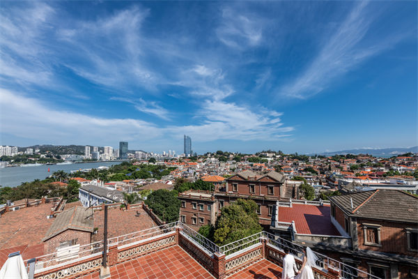 廈門企業(yè)深陷同質(zhì)化競爭泥沼，廈門戰(zhàn)略咨詢公司如何助力破局？