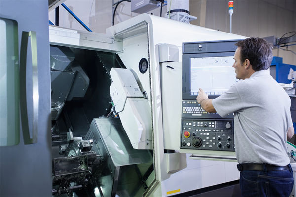 精益管理在提升產品質量方面有哪些具體策略和方法？