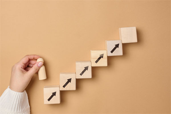 戰(zhàn)略目標(biāo)層層分解后，部門協(xié)同為何反成內(nèi)耗根源？